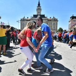 Novi Sad033 maturanti maturantski ples kadri foto Nenad Mihajlovic 1000x0