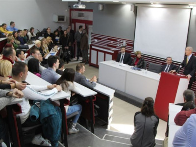 Ambasador SAD-a održao predavanje na Univerzitetu Privredna akademija