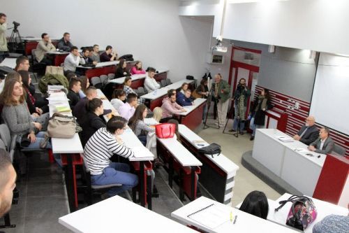 Mr Kamenko Kozarski, predsednik Prekršajnog suda u Novom Sadu održao predavanje